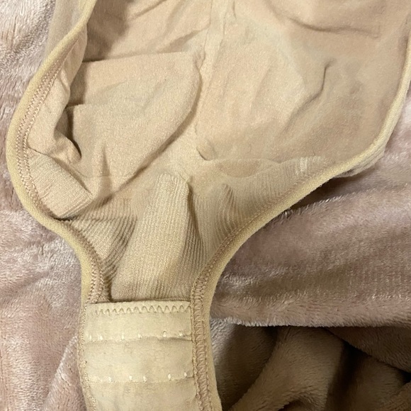 Never worn body shaper.I bought for my wedding but I was gifted aSPANX instead. - Picture 12 of 12